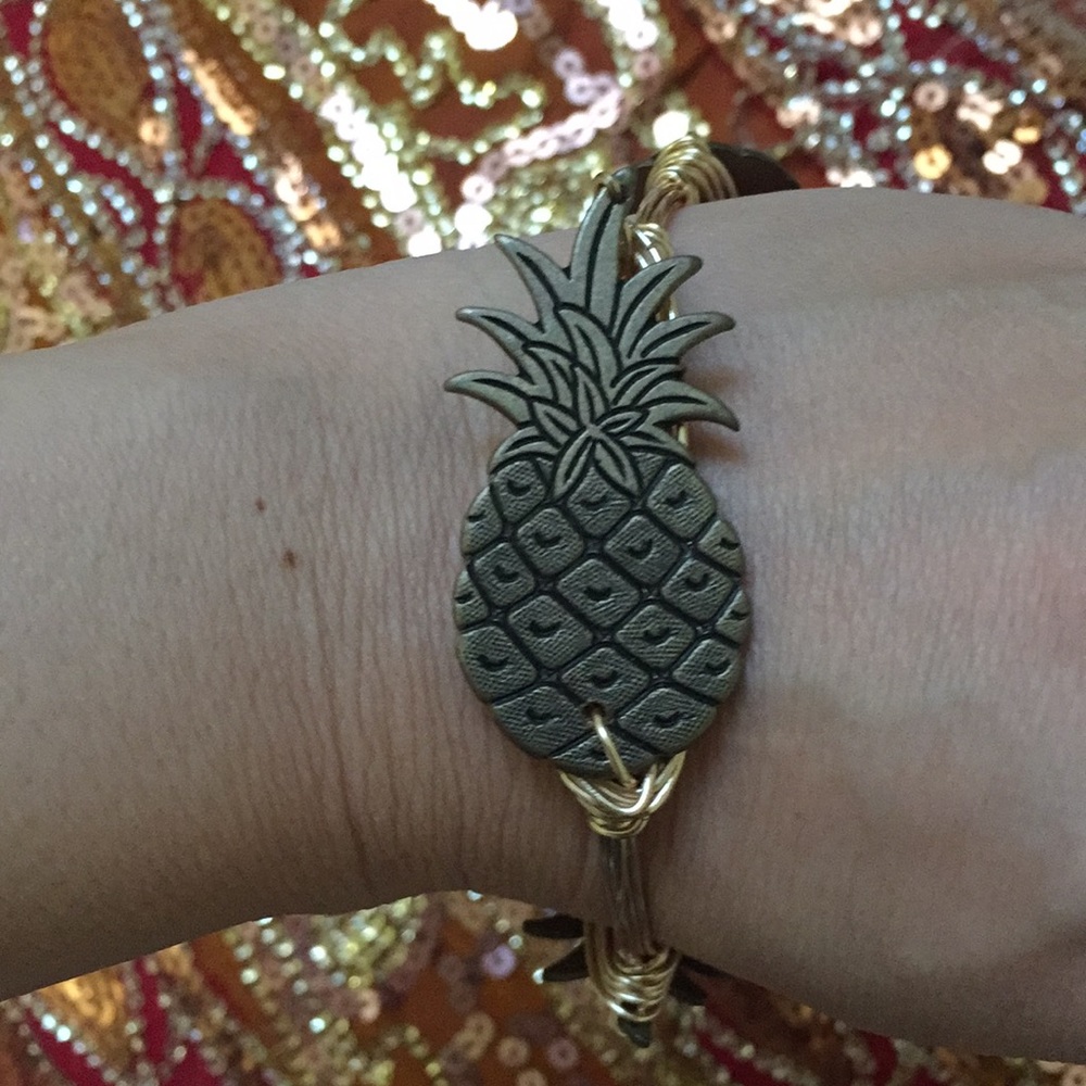 🍍Gold tone wire wrapped Pineapple bangle bracelet - Picture 3 of 8